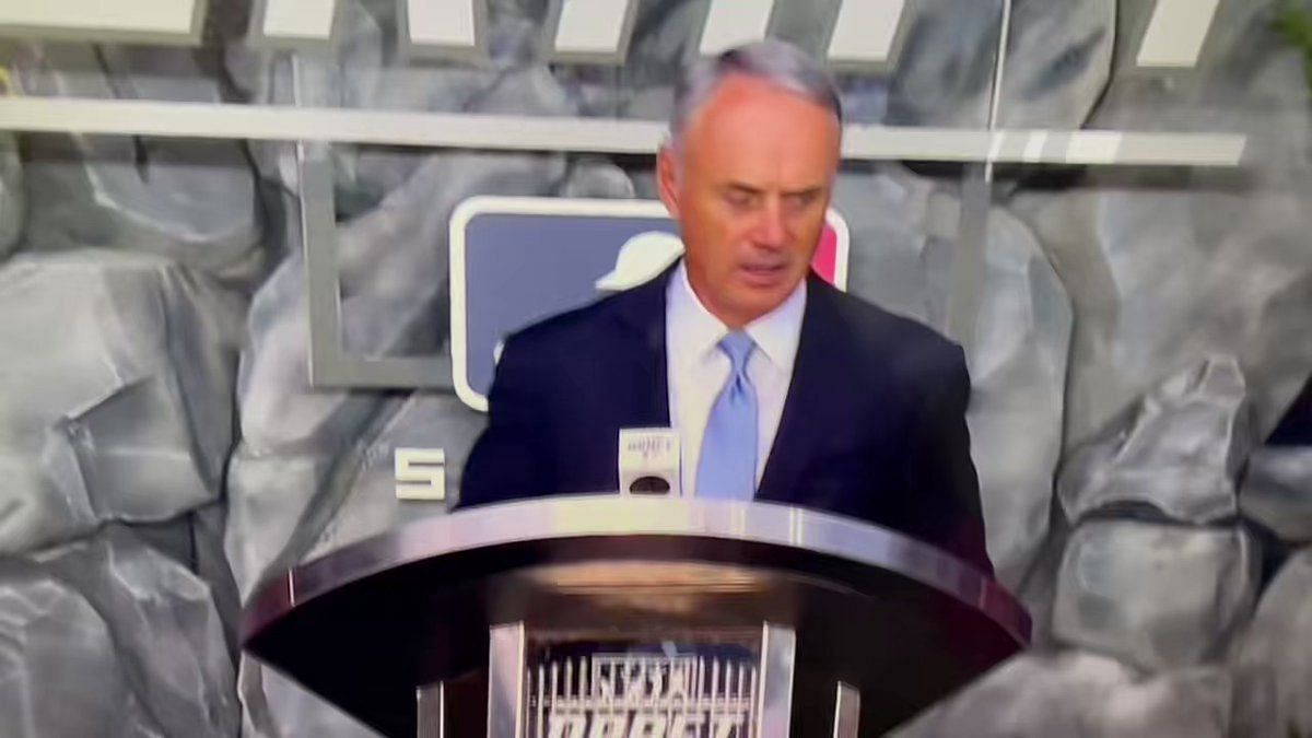 Rob Manfred vows to not repeat mistakes with uniform patches