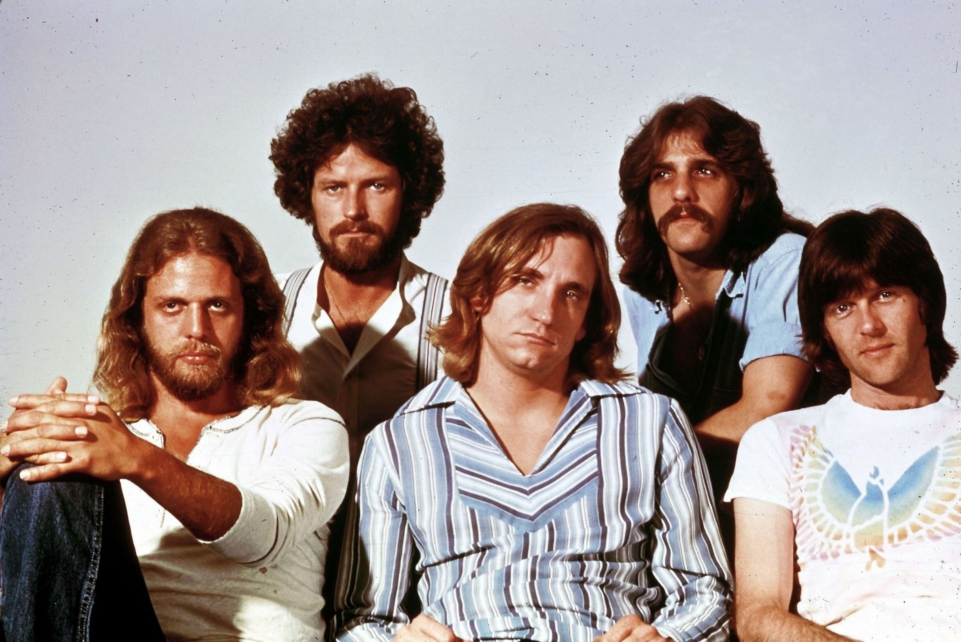 The Eagles pose for a group portrait for their album Hotel California on January 1, 1976 (Image via Getty Images)