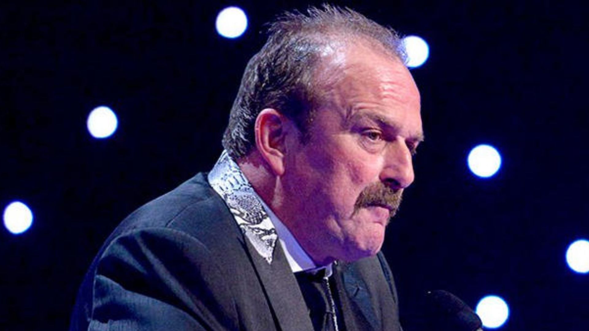 Jake Roberts got inducted to the WWE Hall of Fame in 2014
