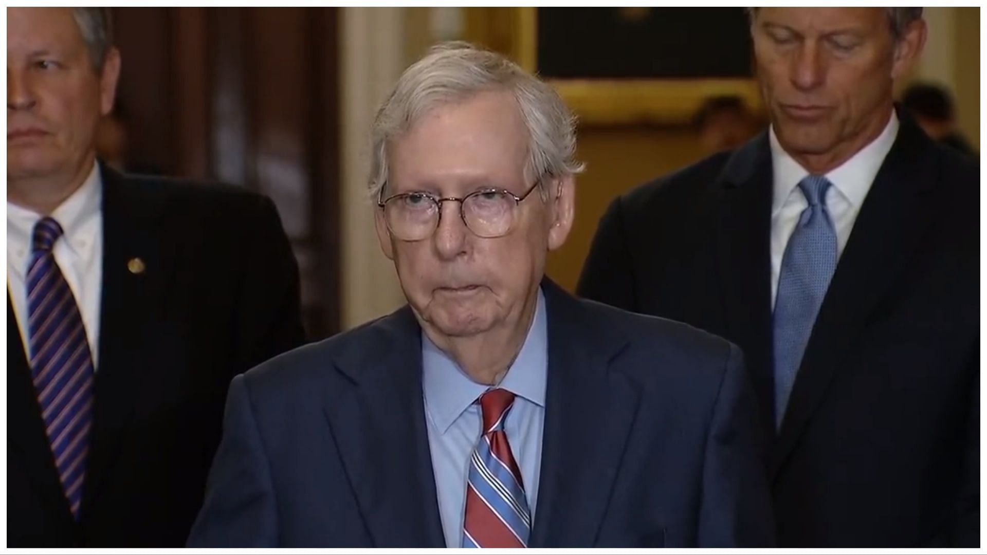 Senator Mitch McConnell had a long bizarre pause in the middle of a press conference speech (Image via Twitter/@RaquelMartinTV)