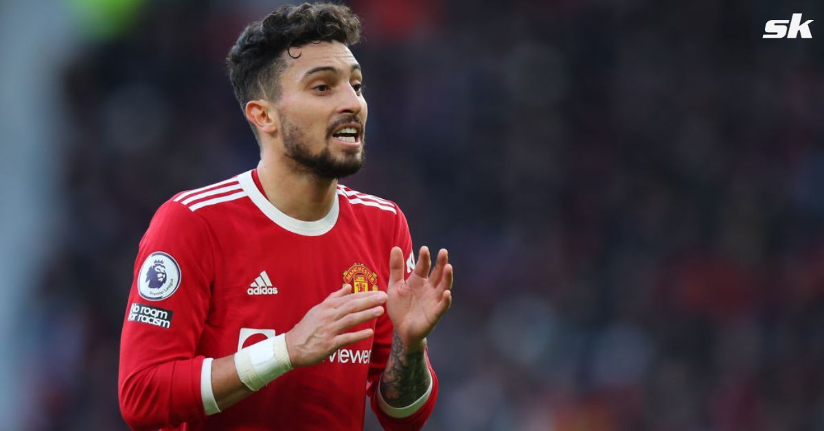 Fred sent a message to Alex Telles 