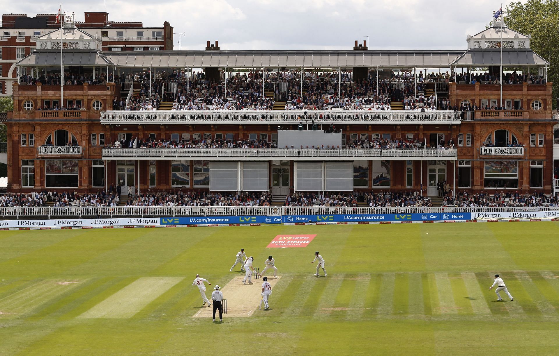 England v Australia - LV= Insurance Ashes 2nd Test Match: Day Two