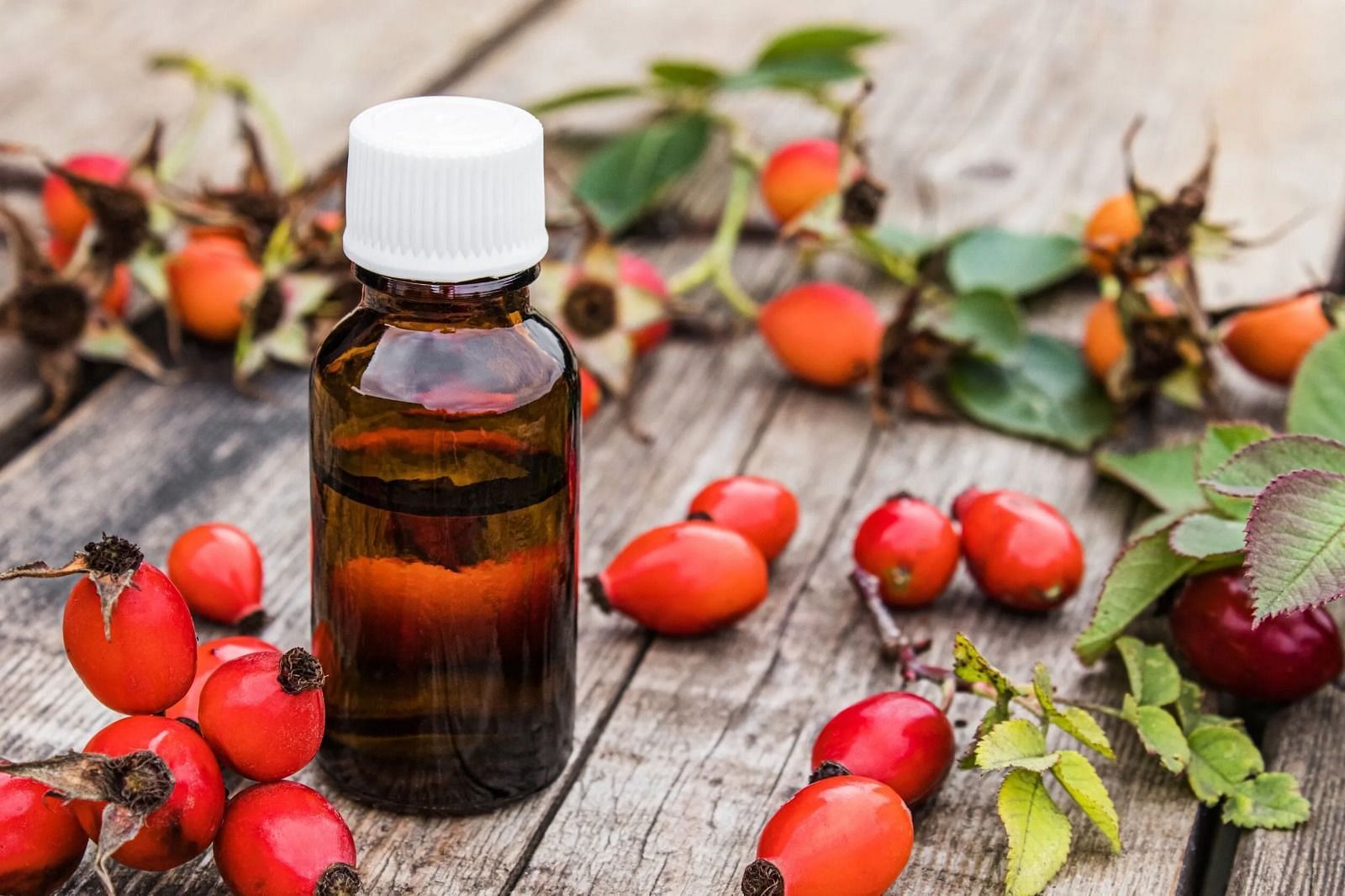 Rosehip oil (Image via Getty Images)
