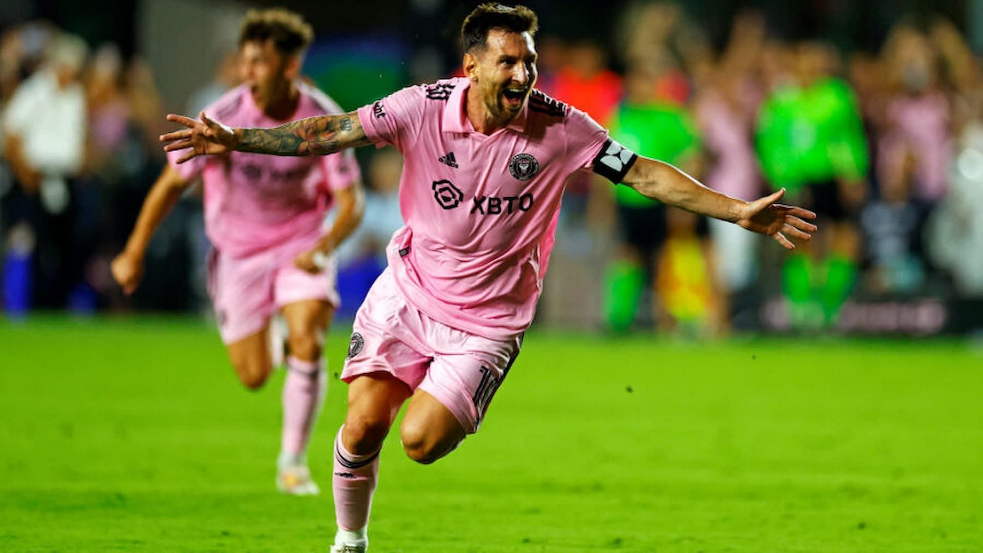 Messi celebrates winning freekick goal at his Miami CF debut (Image via Getty)