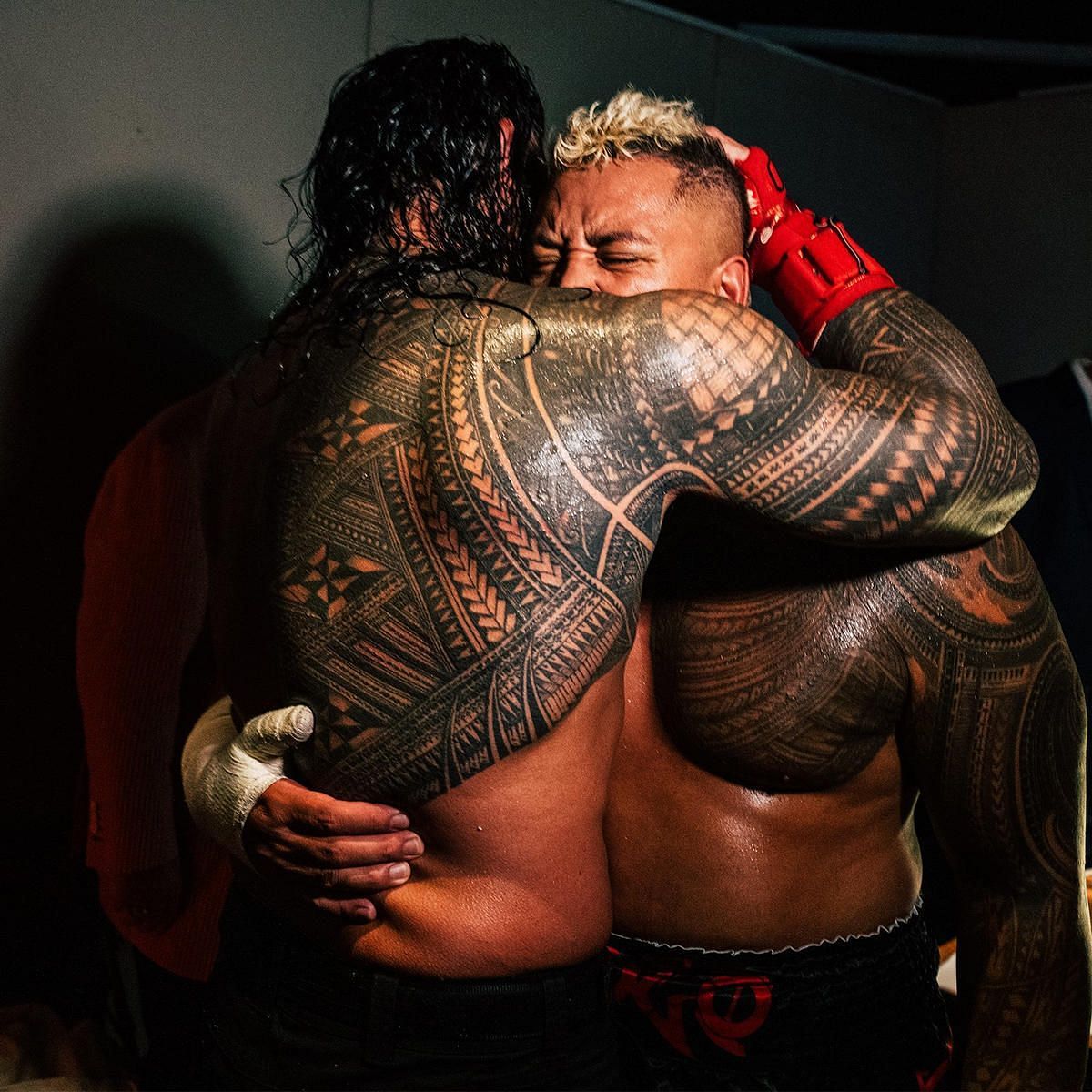 WWE दिग्गज रोमन रेंस और सोलो सिकाआ ने लड़ा टैग टीम मैच