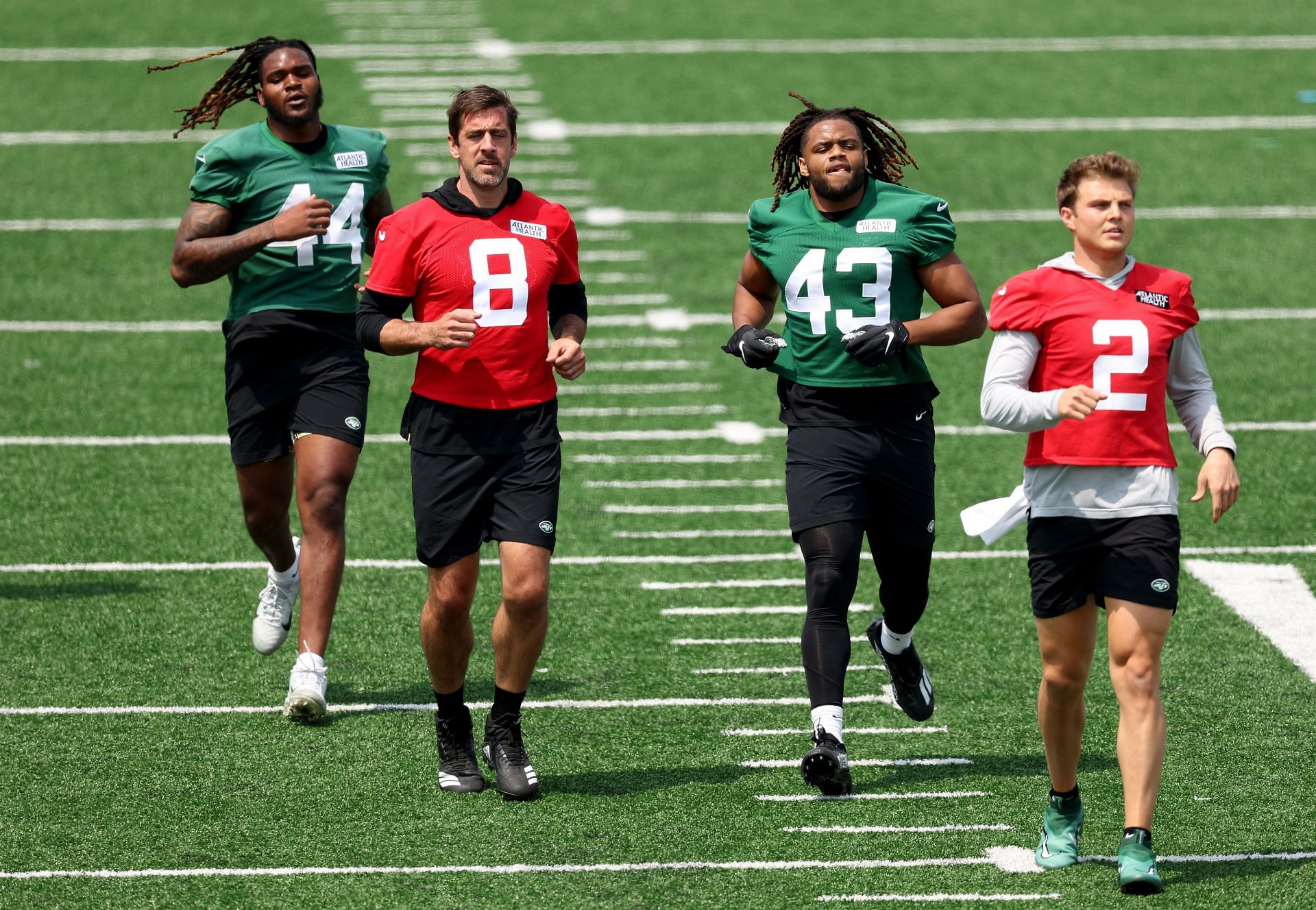 Aaron Rodgers and Jets players during New York Jets Offseason Workout