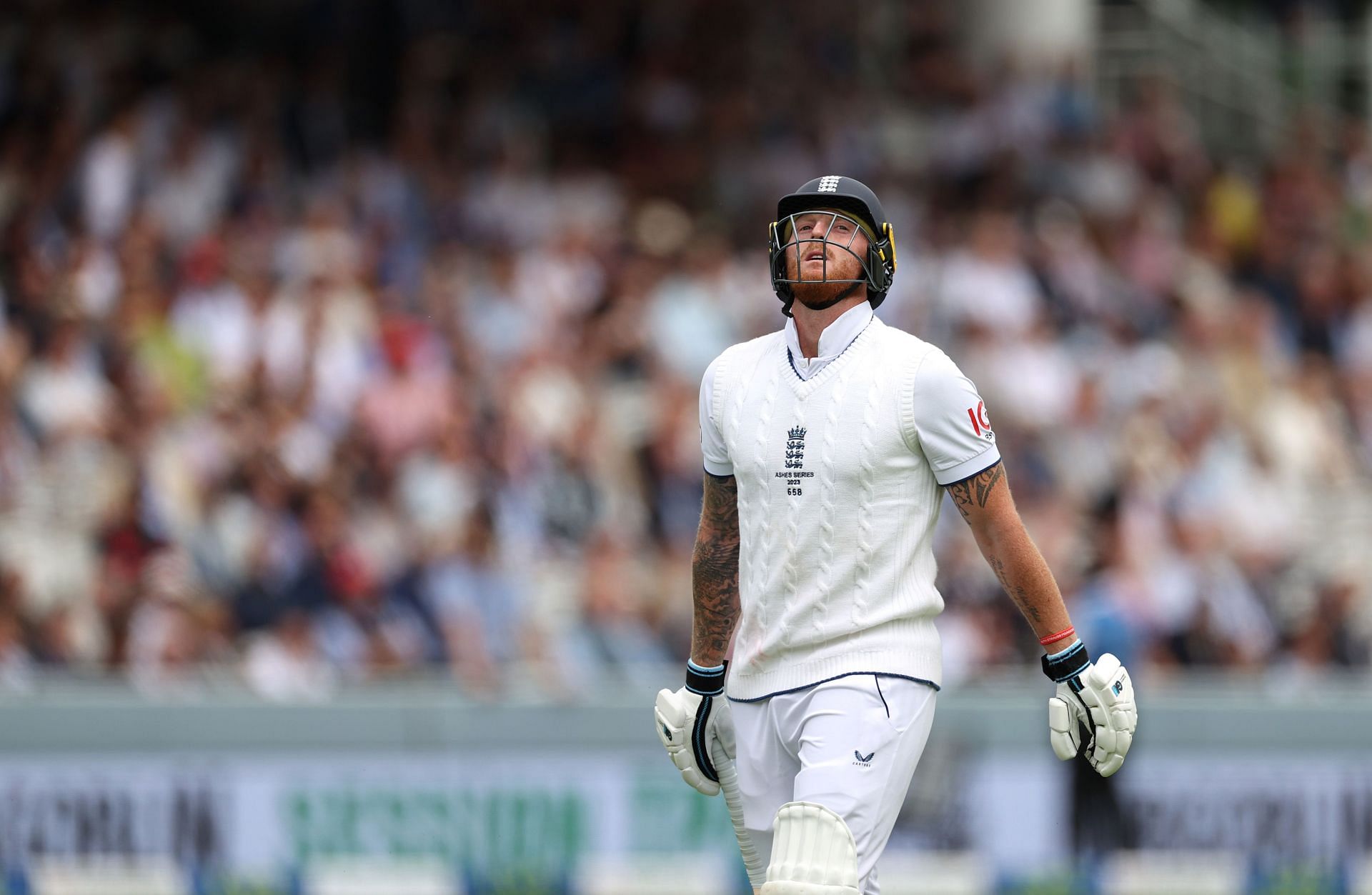 England suffered a dramatic collapse in the first session of Day 3.