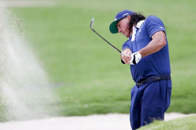Watch: Brooks Koepka and other LIV golfers react to Pat Perez’s shocking new makeover