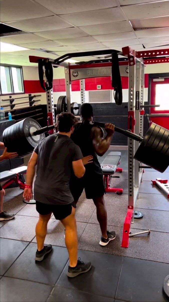 Watch: Browns' Nick Chubb goes viral with 675-pound squat