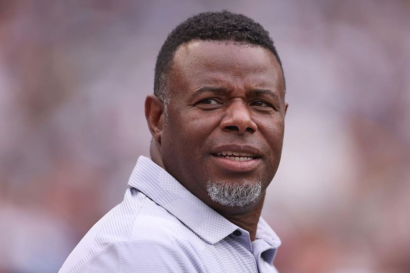 Twitter reacts to Ken Griffey Jr.'s new career as photographer at Cardinals  NFL game - Channeling his inner Randy Johnson