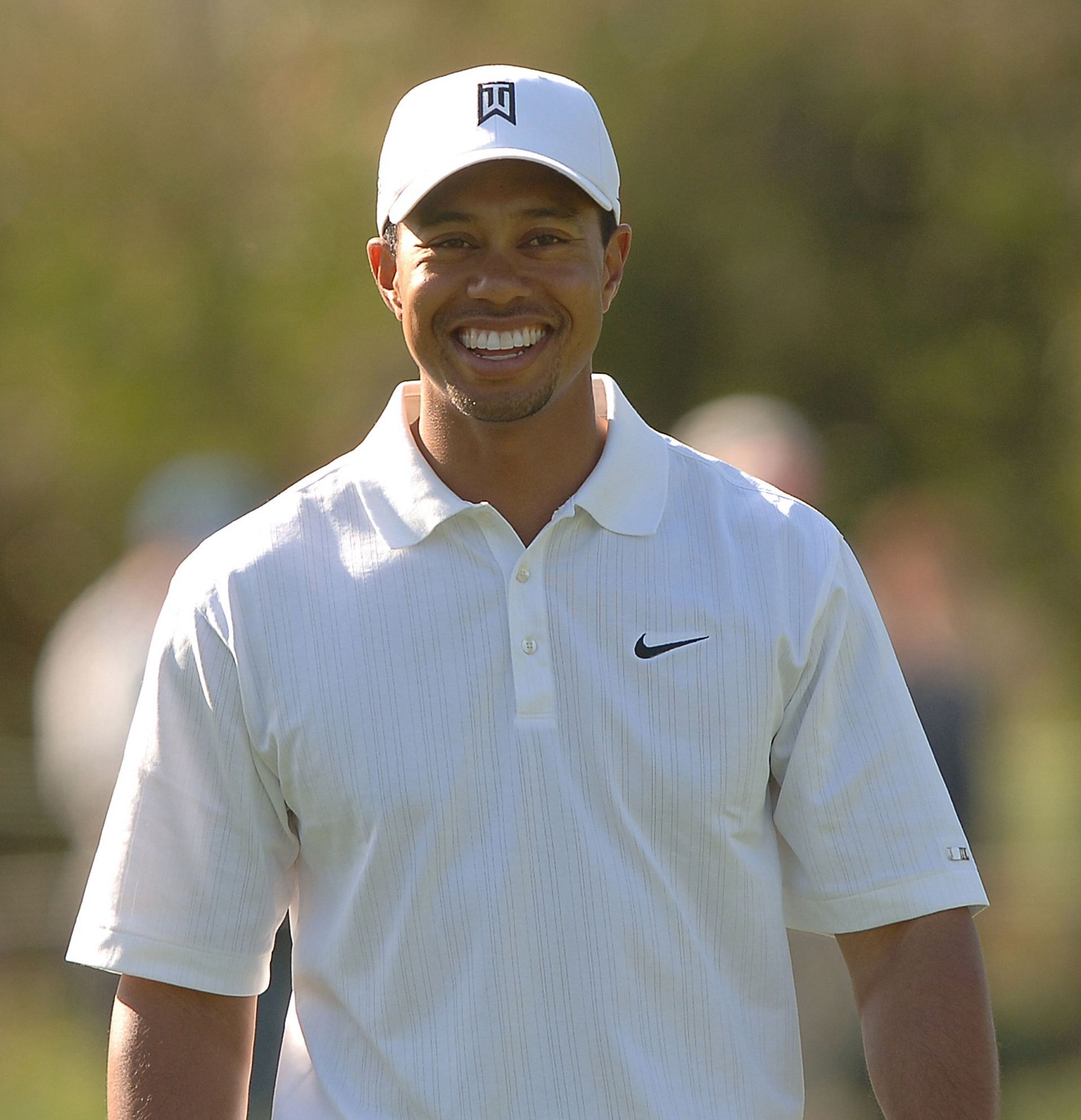 Tiger Wood wearing a Nike T-shirt back in 2006 (via Getty Images)