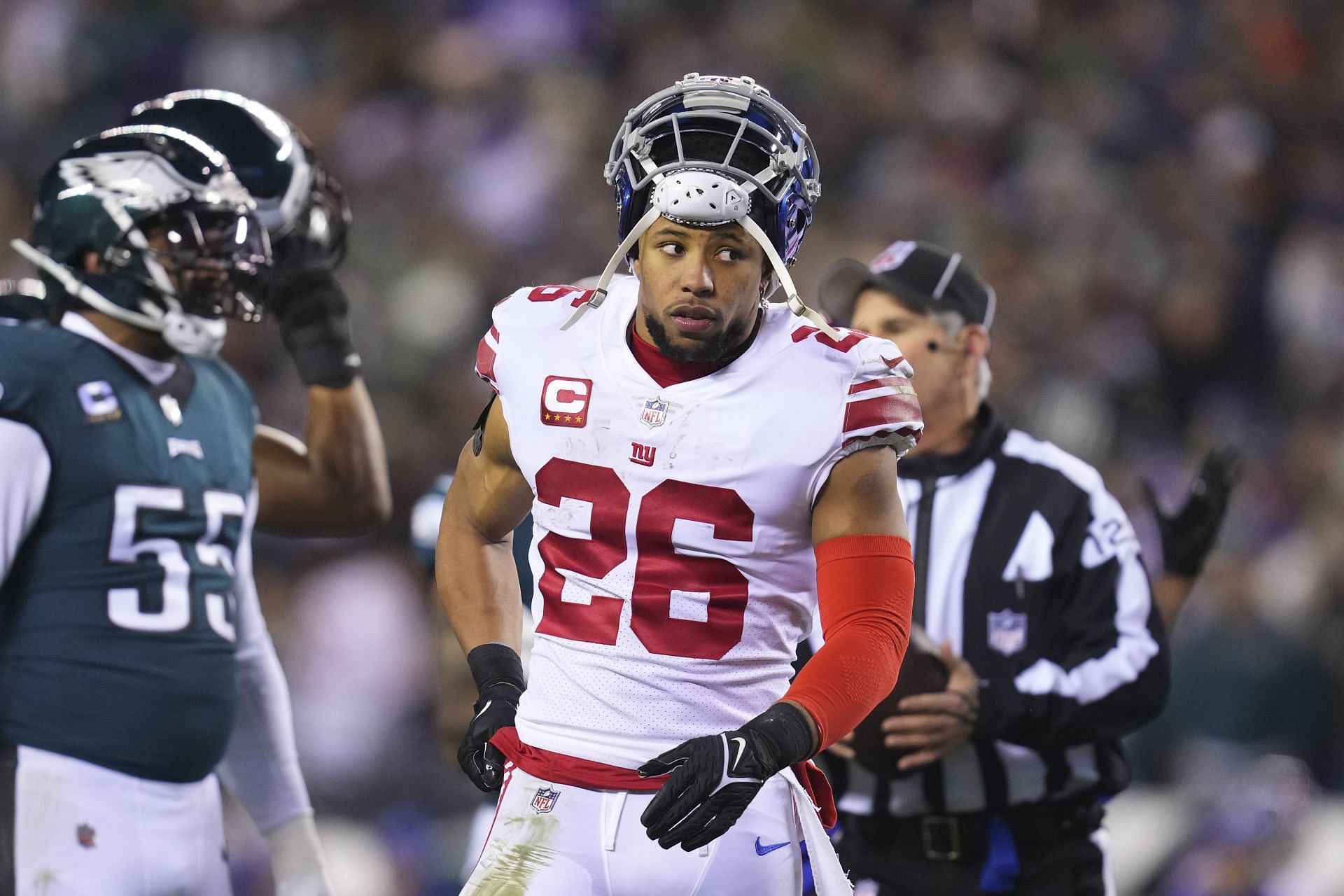 Saquon Barkley lends a hand to lovestruck Giants fan