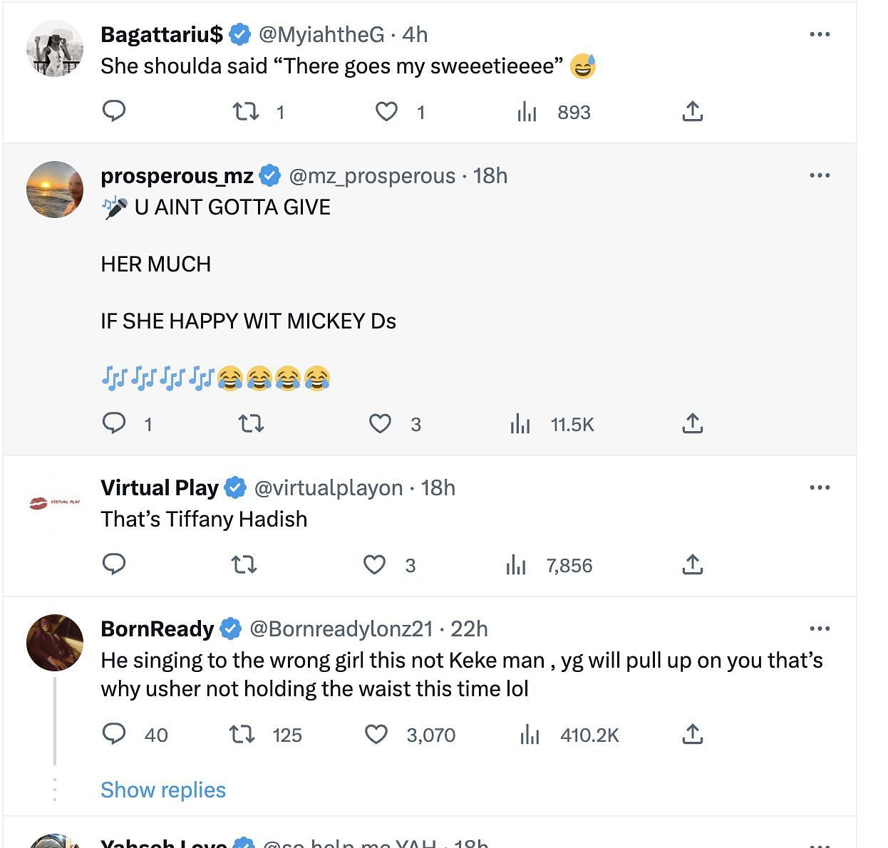 Social media users reacted to the singer singing to Saweetie days after the Keke Palmer fiasco. (Image via Twitter)