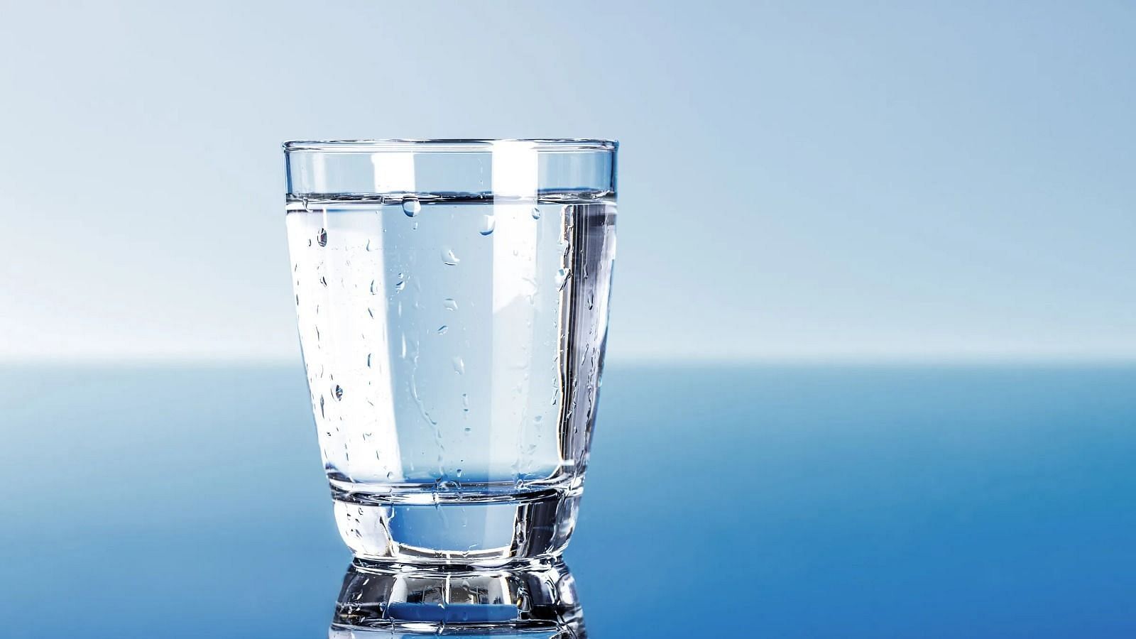 Water only fasting (Image via Getty Images)