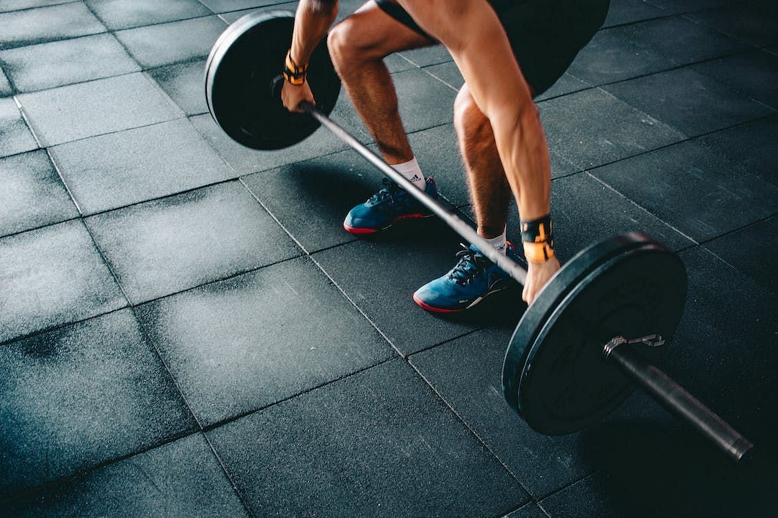 Olympic lifts like the clean and jerk and snatch are full body quick twitch muscle exercises. (Victor Freitas/Pexels)
