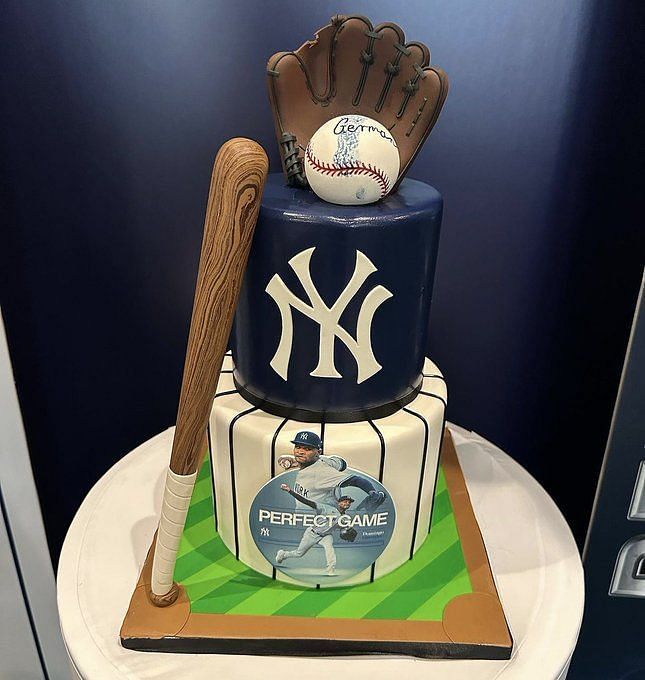 Celebrate the Ultimate Baseball Fan with a New York Yankees Birthday Cake
