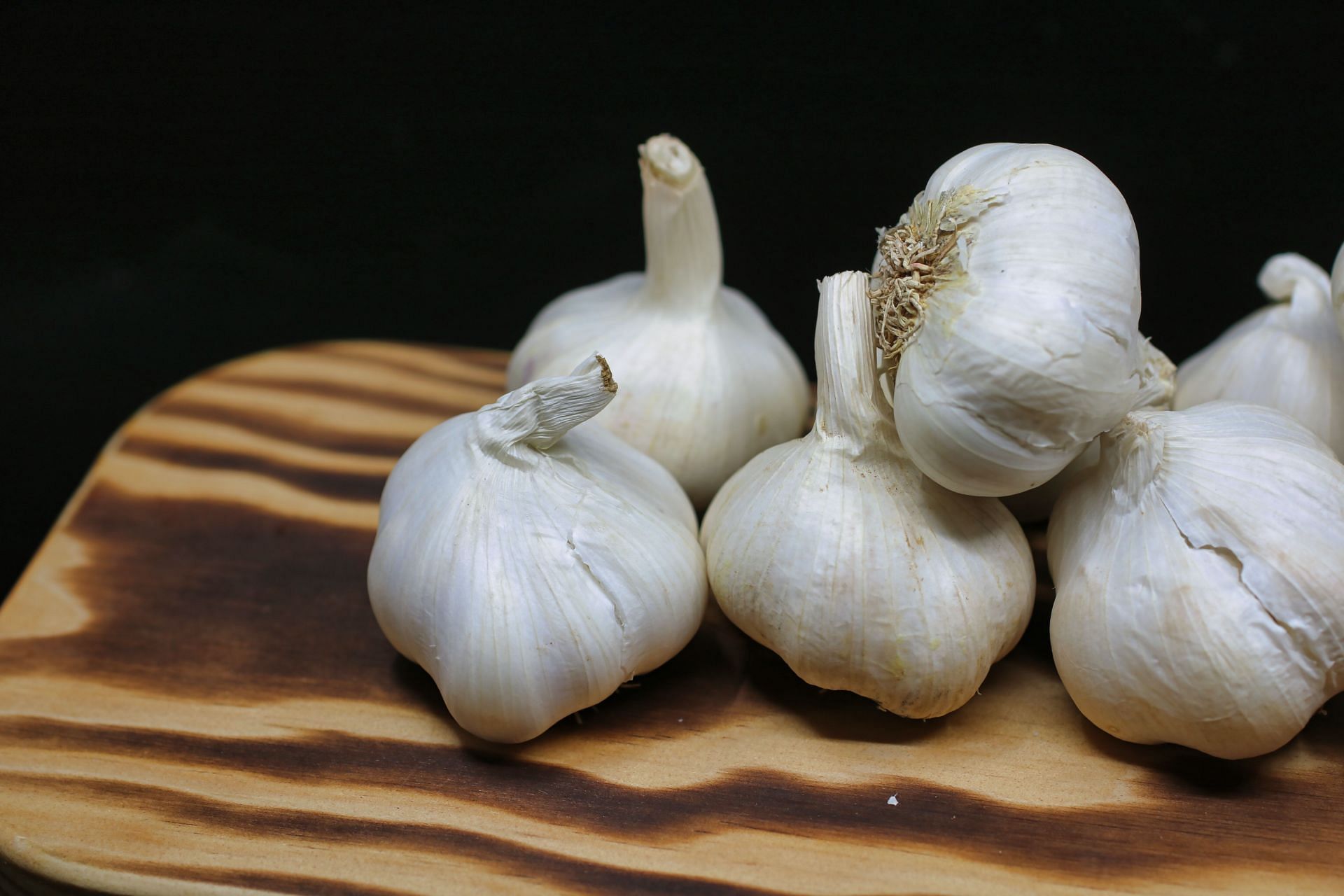 Black garlic is made by fermenting the raw garlic. (Image via Pexels/ Nick Collins)