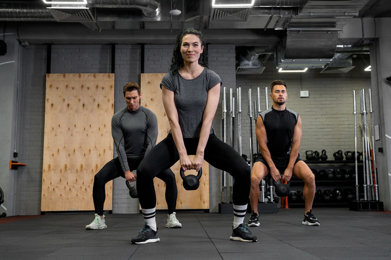 Goblet squats. (Image via Freepik)