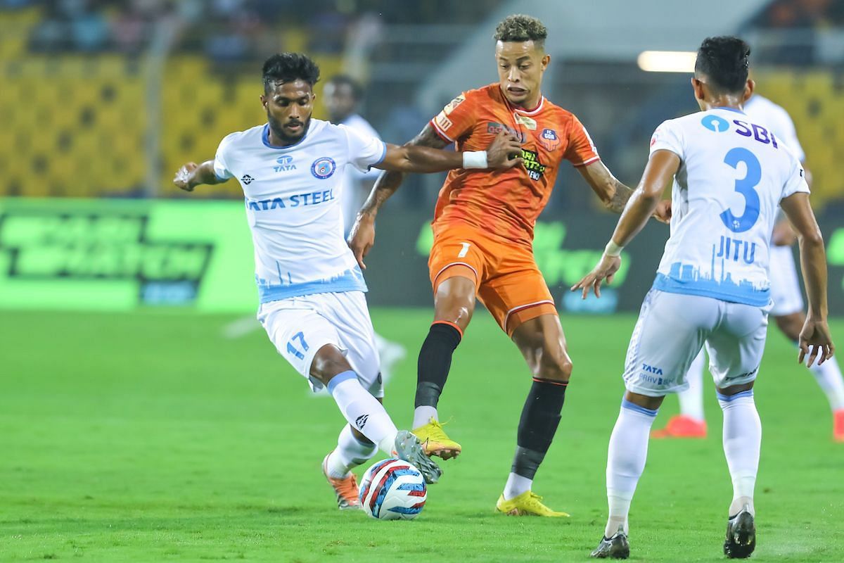 Farukh Choudhary (left) in action for Jamshedpur FC in an ISL contest. [Credits: ISL Media]