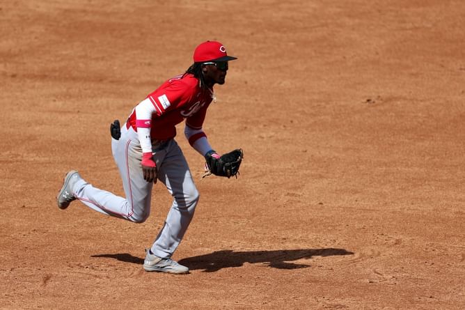 Reds lead NL Central thanks to their rookies