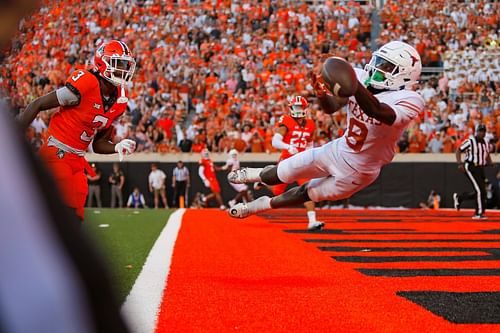 Xavier Worthy catches a touchdown