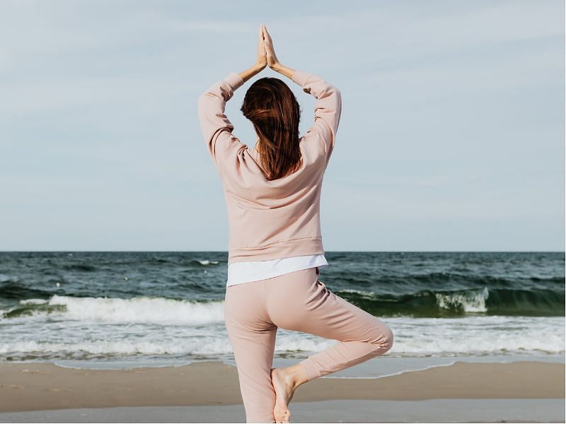 6 Best Beach Yoga Asanas to Start Your Day on a Positive Note