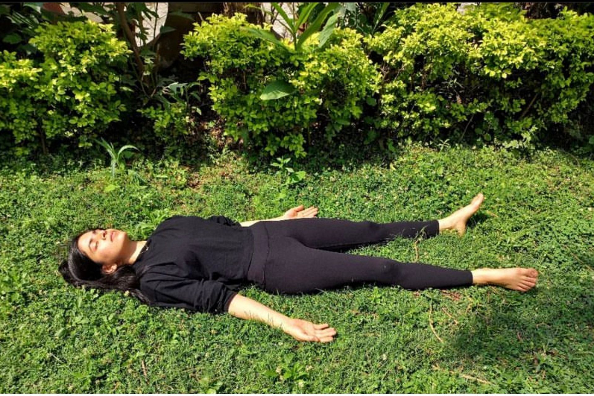 The corpse pose relaxes the nerves. (Photo via Instagram/_shova_)