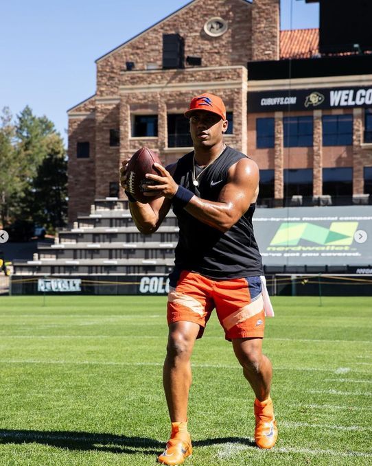 Russell Wilson shows off bulked-up arms in Instagram workout