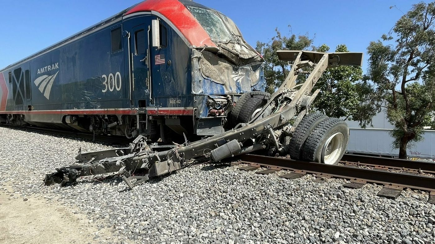 How many people were injured in the Amtrak train derailment? Netizens