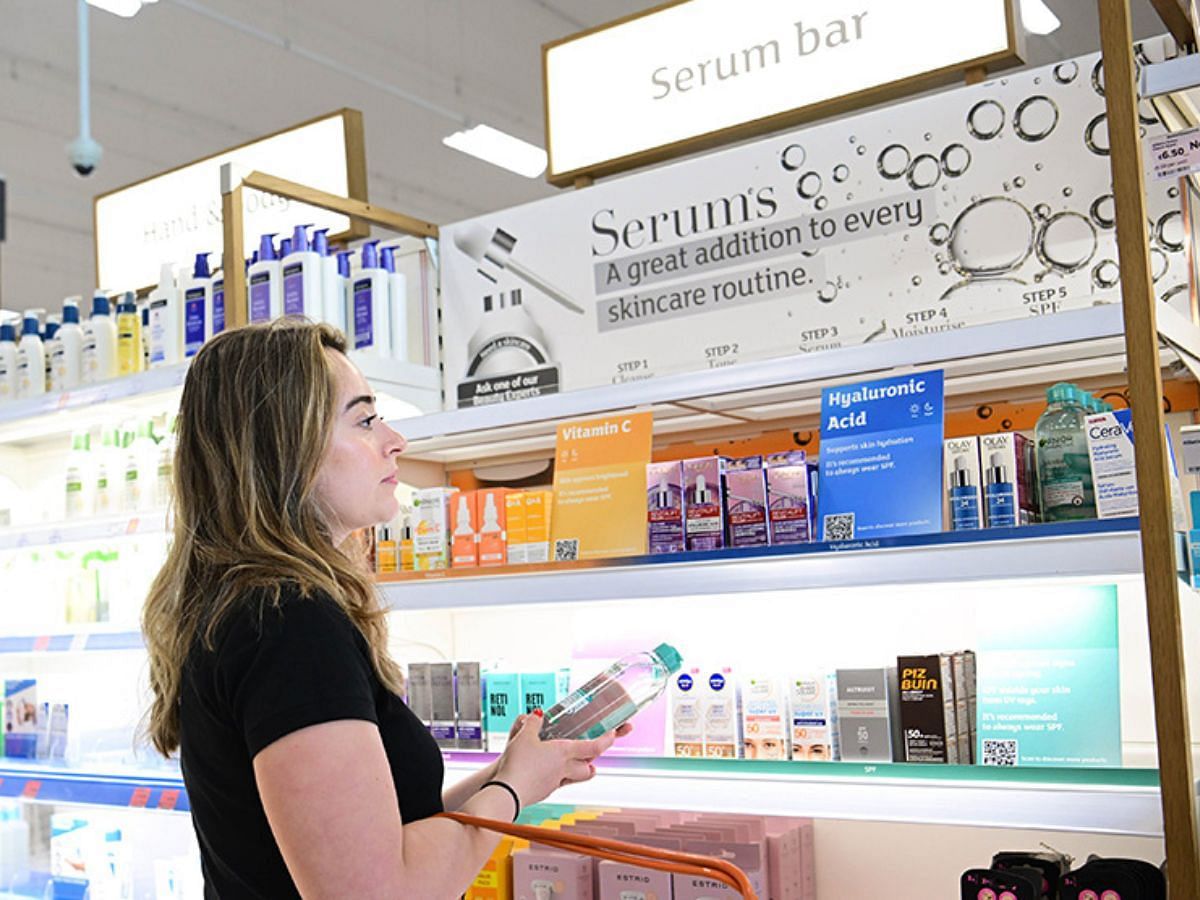 Beauty experts are available on hand at the serum bars store (Image via Sainsbury)