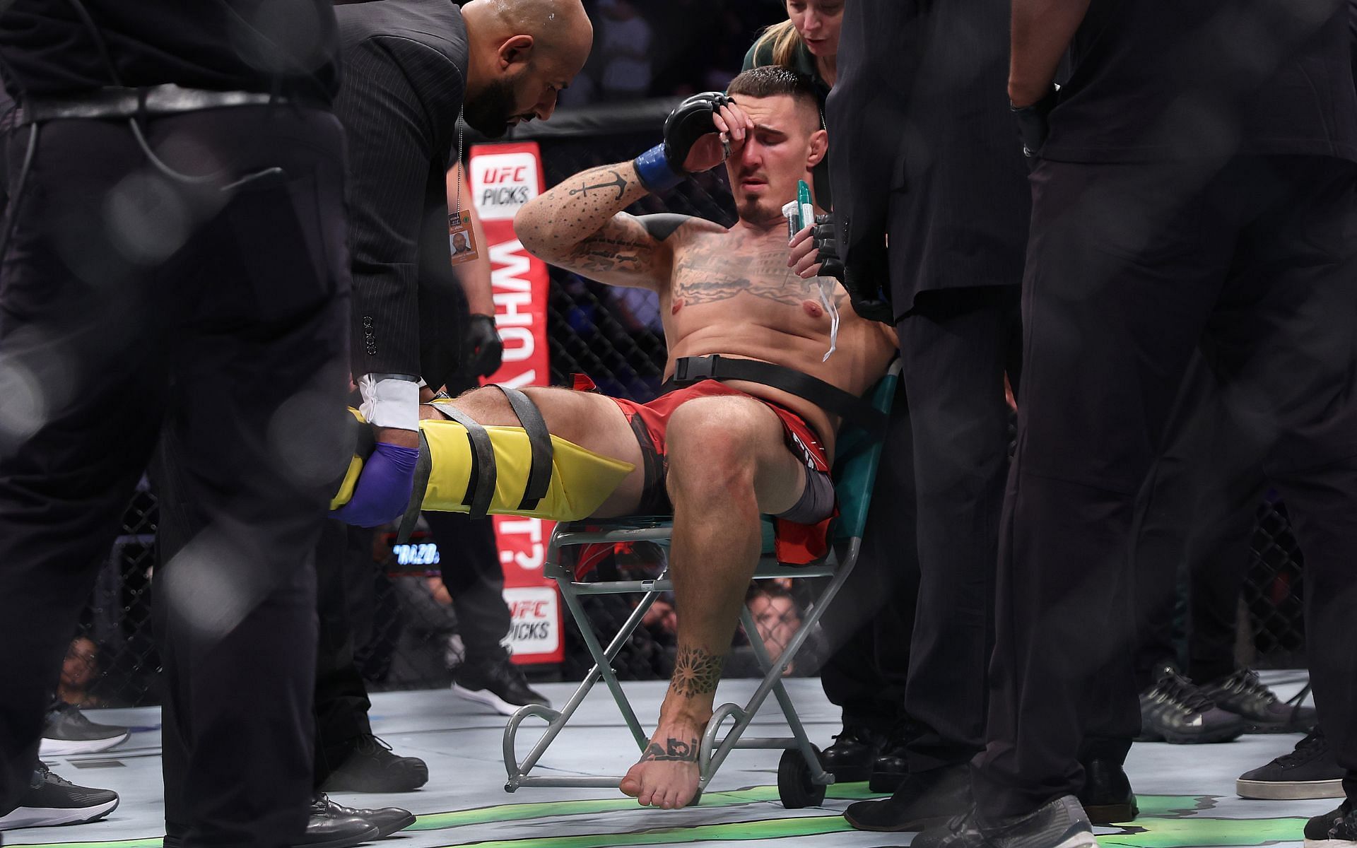 Tom Aspinall after his knee injury against Curtis Blaydes [Image courtesy: Getty]