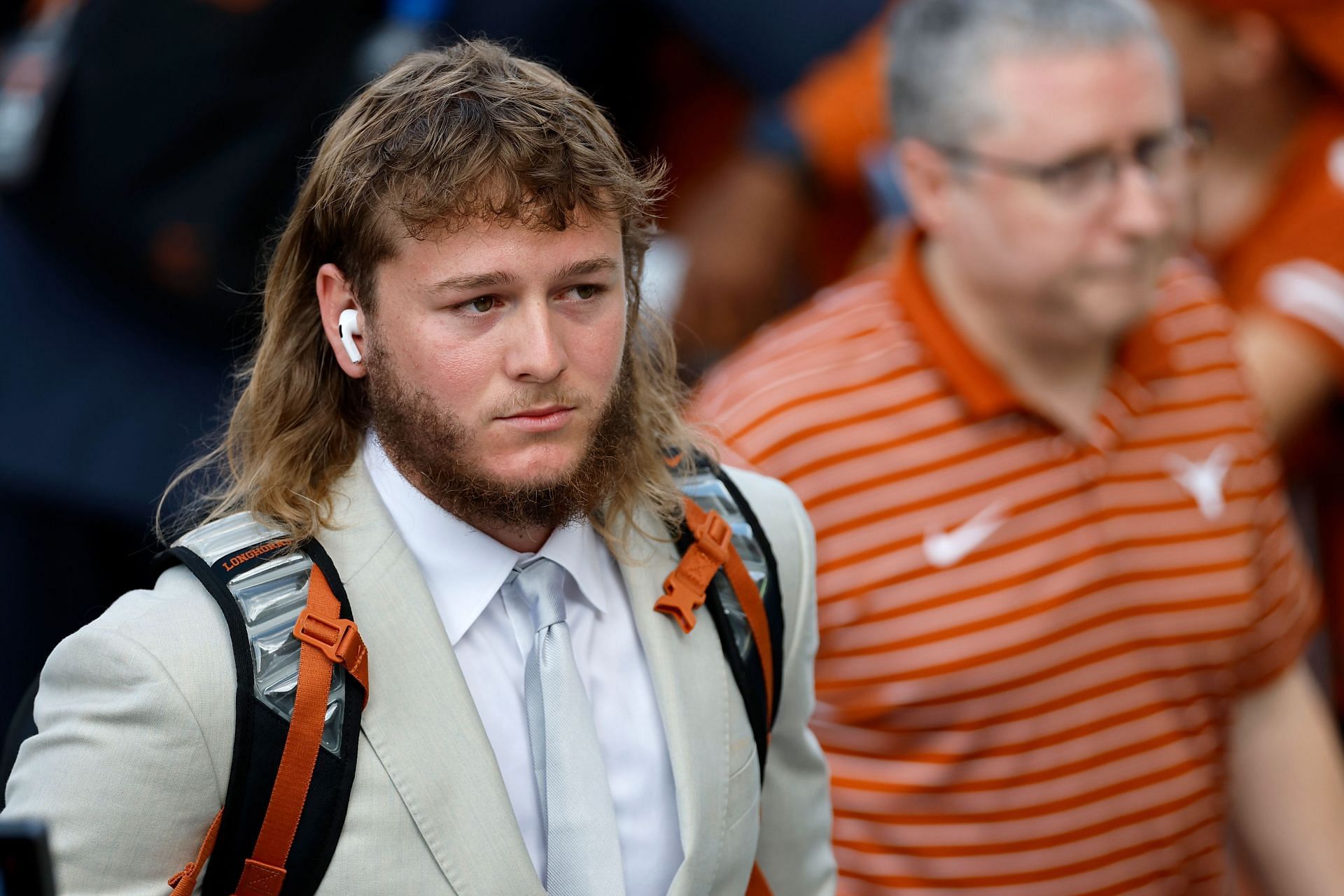 Texas Longhorns QB Quinn Ewers 'Whole New Person' After Haircut