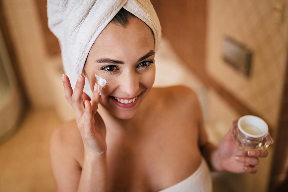 Are tiktok skincare trends worth the hype (Image via freepik/Drazen Zigic)