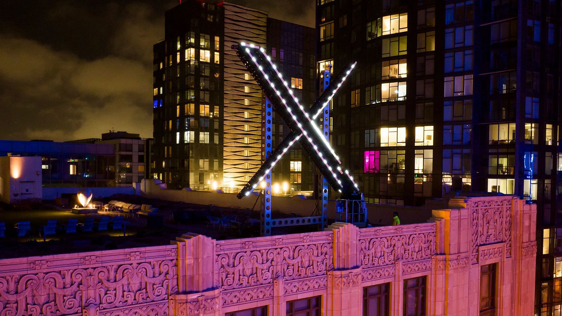 The X logo installed on the Twitter headquarters (Image via Twitter)