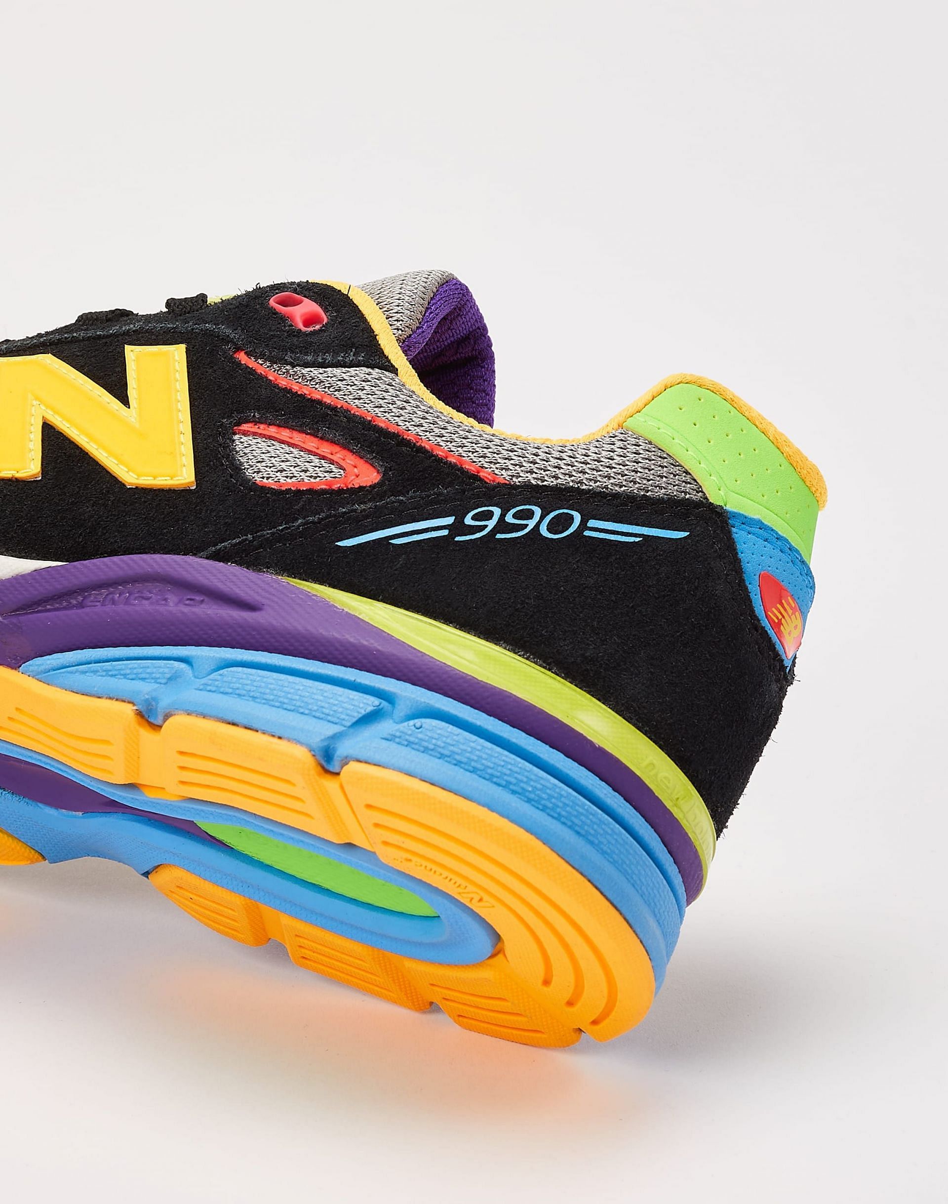 990v4 &quot;Wild Style 2.0&quot; ( Image via DTLR)