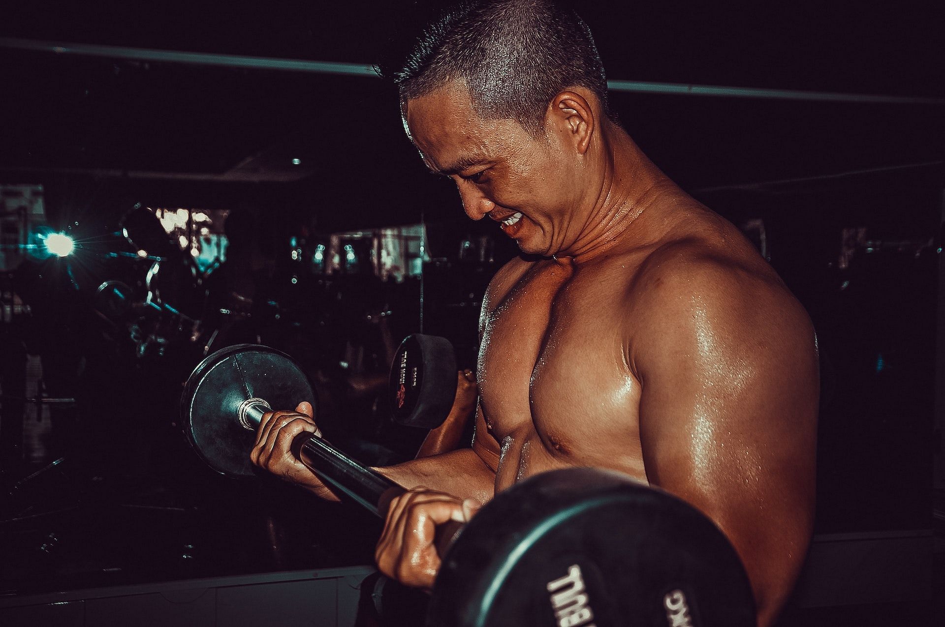 Chest compound exercises target several muscles at once. (Photo via Pexels/Tristan Le)