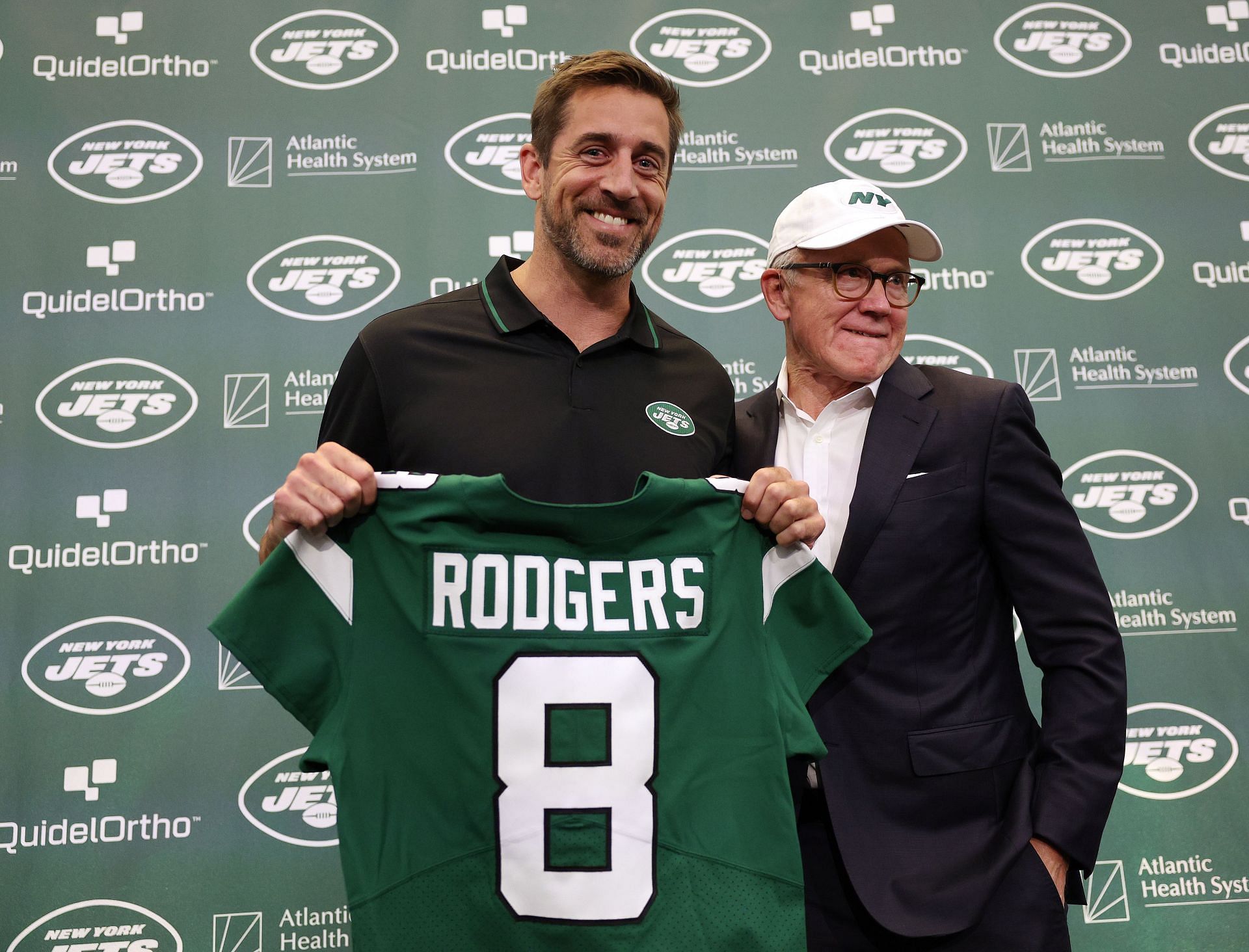 WATCH: Aaron Rodgers goes viral for signing pregnant woman’s belly at ...