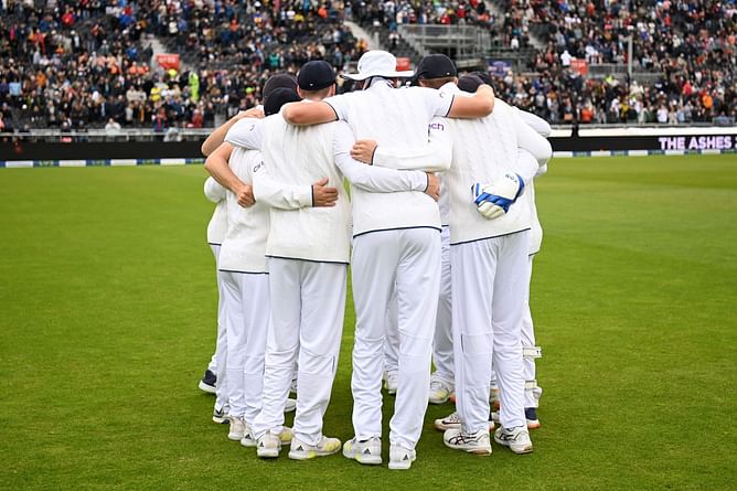 "They're all pretty much saying the same thing" - Marcus Trescothick on weather reports for Day 5 in Manchester