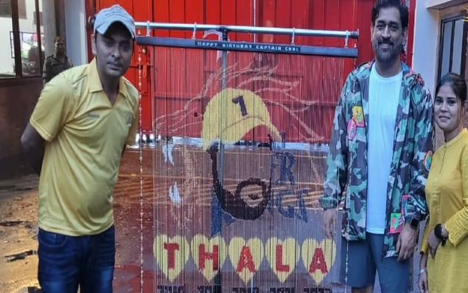 12 हजार मोतियों से थाला के लिए बनाया गिफ्ट, MS Dhoni से हुई हरियाणा के इस कपल खास मुलाकात