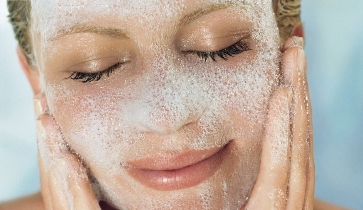 Head and Shoulders for washing face (Image via Getty Images)