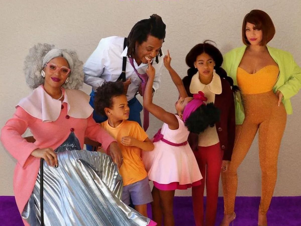 Beyonce and Jay-Zz with their three kids Blue Ivy and twins Rumi and Sir (Image via Instagram/ @beyonce)