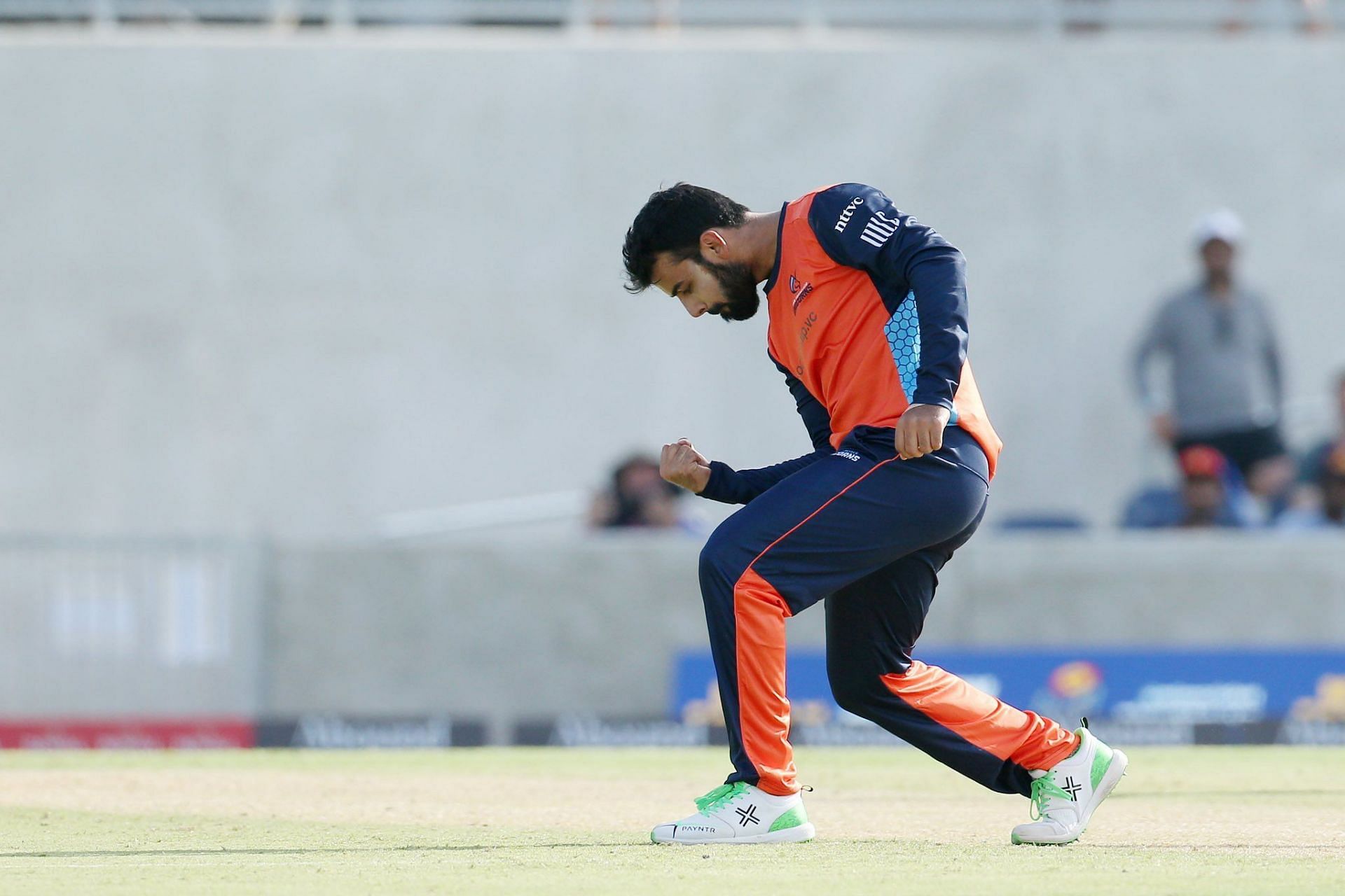 Shadab Khan in action (Image Courtesy: Twitter/Major League Cricket)