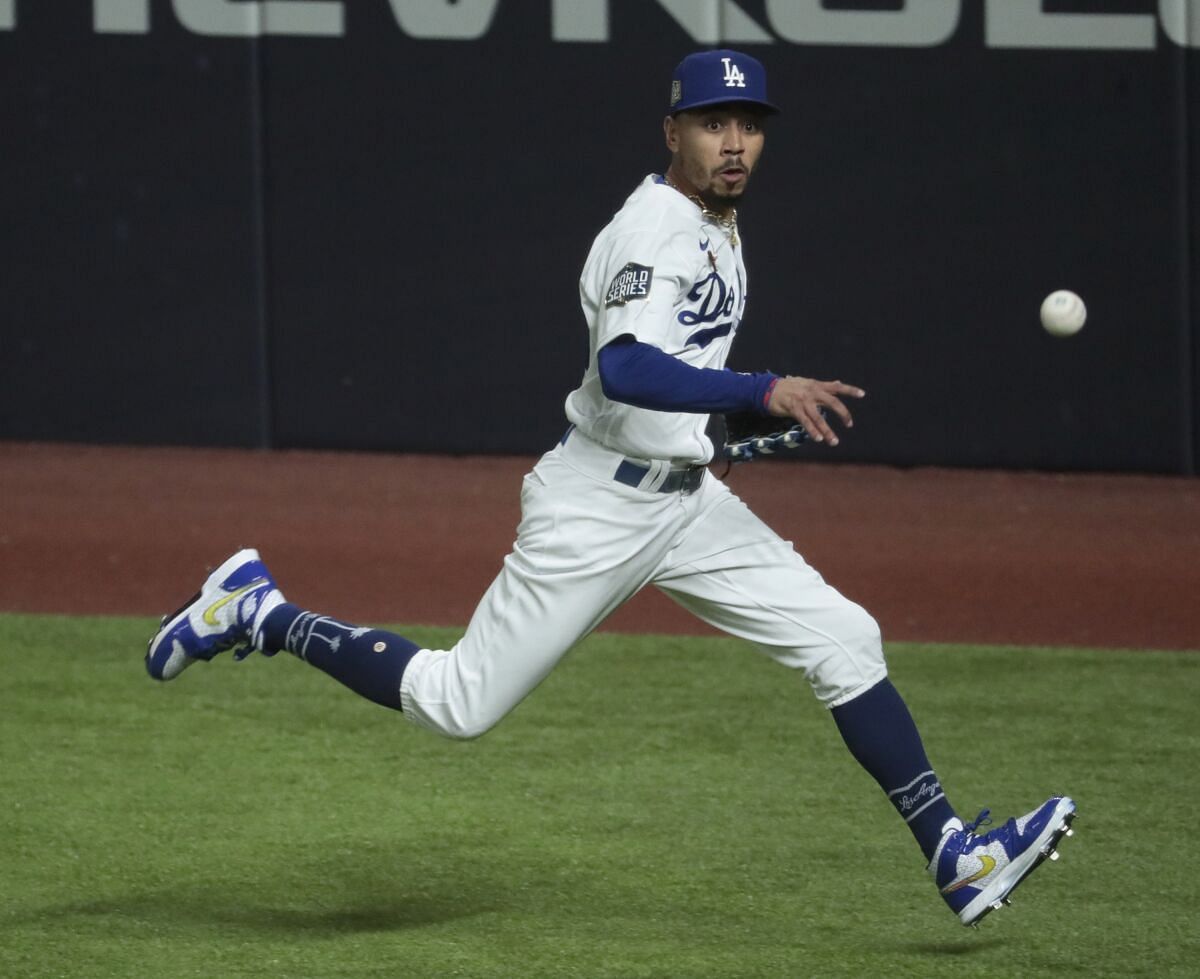 Cody Bellinger and Mookie Betts are finalists for Gold Glove Award - True  Blue LA