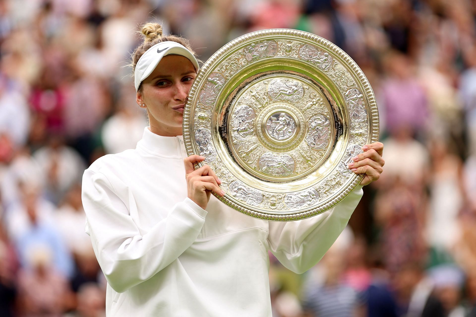 Marketa Vondrousova with the Wimbledon Championships trophy.