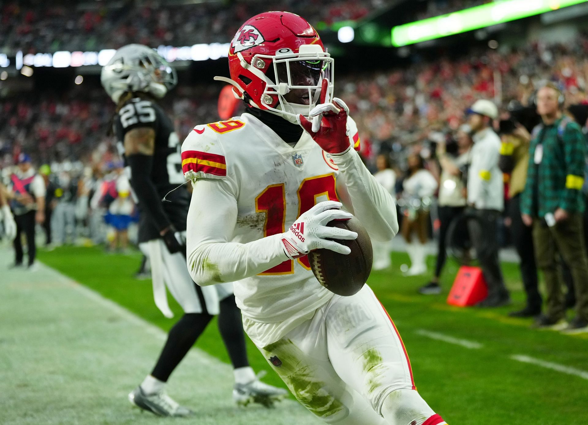 Chiefs WR Kadarius Toney deletes social media account amid