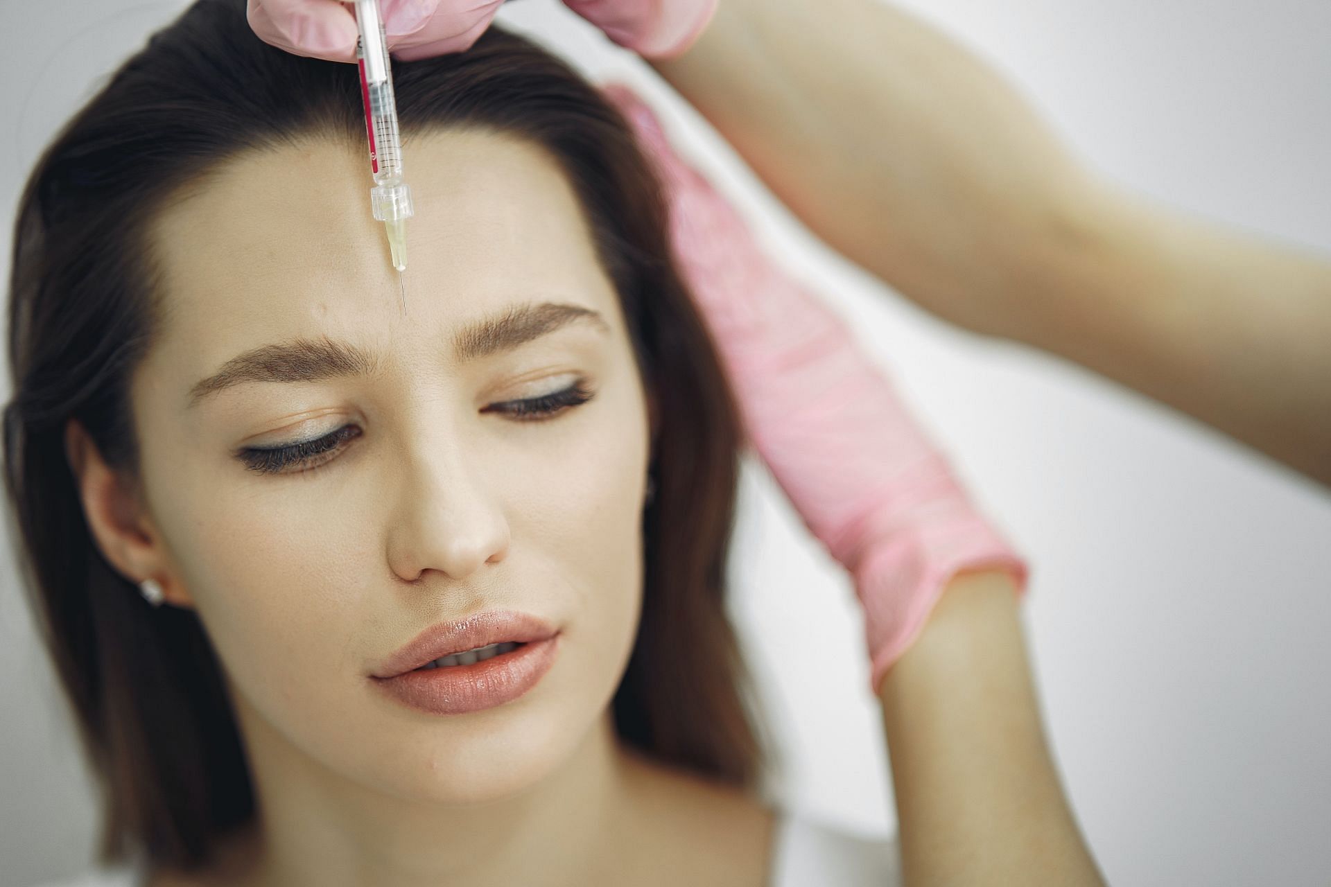Botox is used for cosmetic as well as medical purpose. (Image via Pexels/ Gustavo Fring)