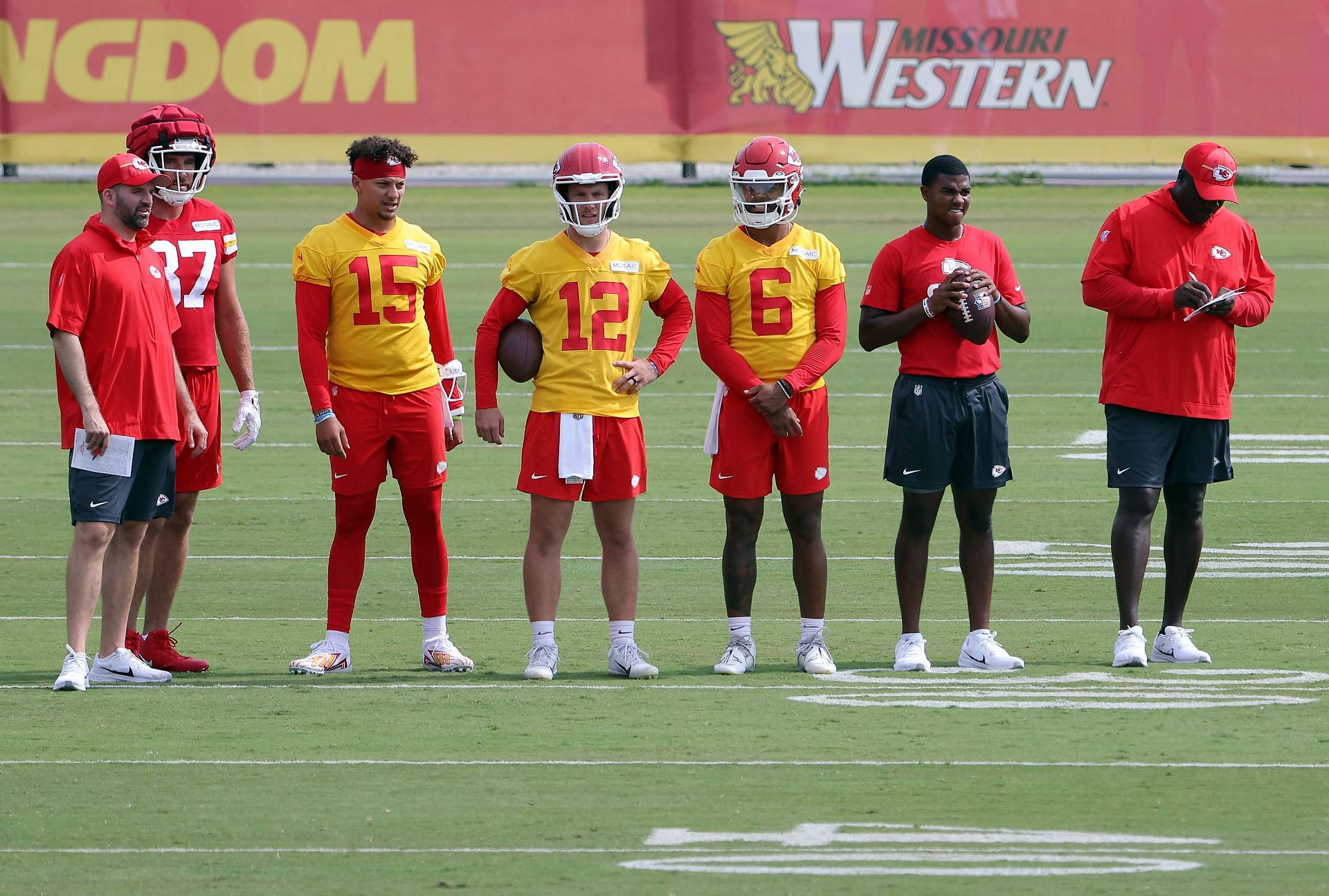 Chiefs' Travis Kelce throws a punch at teammate as tempers flare