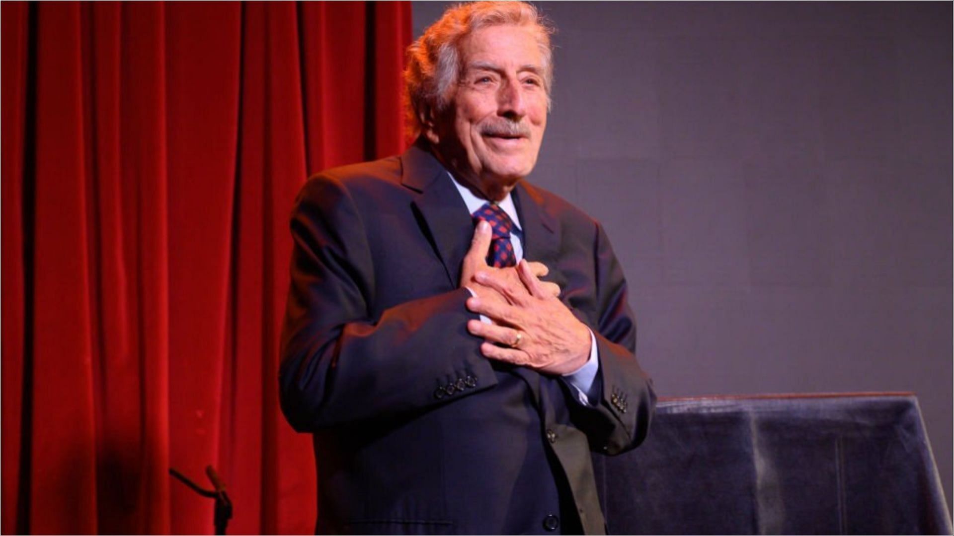 Tony Bennett developed an interest in singing at a very early age (Image via Noam Galai/Getty Images)