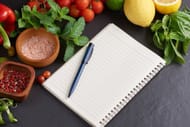Benefits of tracking eating habits (Image via Freepik/Jcomp)
