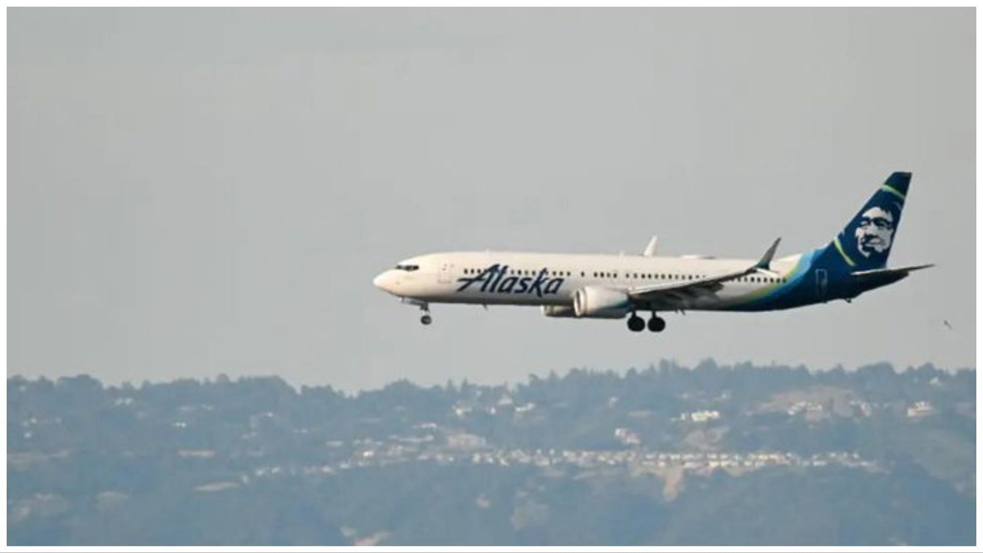 A first class passenger on an Alaska Airlines flight forced pilot to reroute, (Image via William Adams/Twitter)